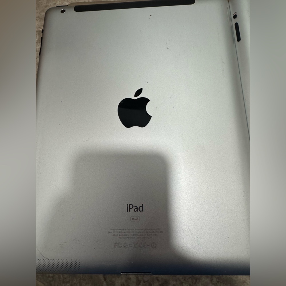 Apple IPhones, IPads, MacBooks, and other devices. PARTS ONLY! - Picture 8 of 10